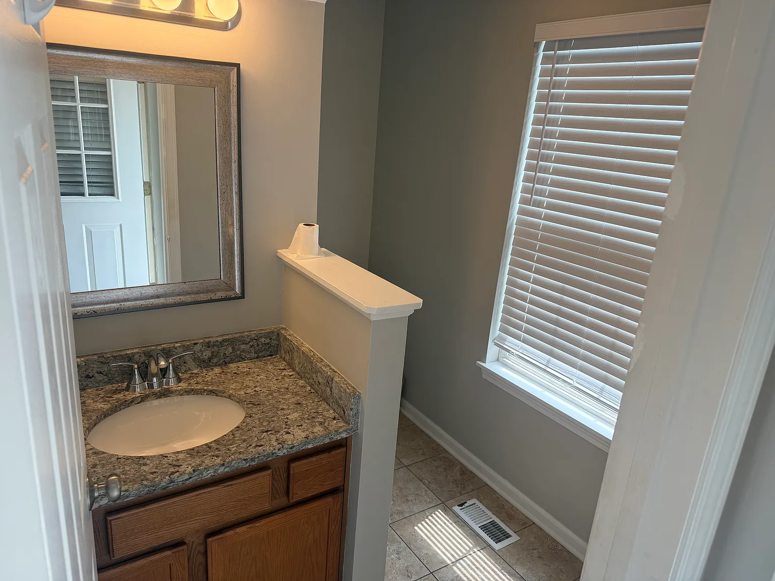 2 bed, 2.5 bath, 1288 sqft, $2,600 — Photo 2