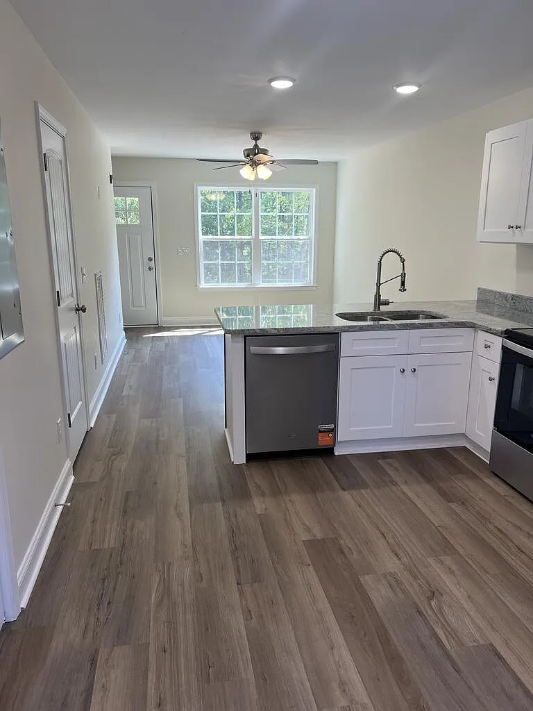2 bed, 2.0 bath, 900 sqft, $1,400 — Photo 4