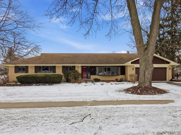 219 N Prospect St, Roselle, IL 60172