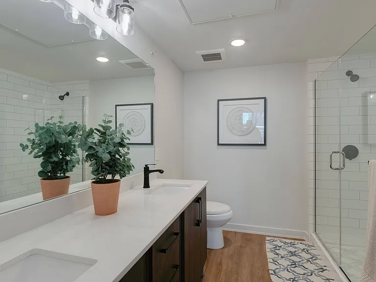 Hermosa Village Apartments — Photo 10