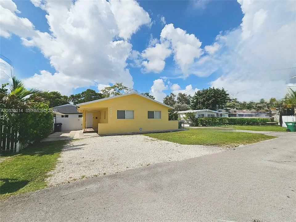 2010 NW 70th St