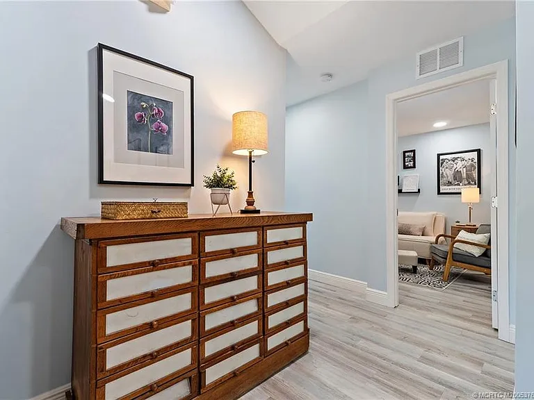 310 SE Denver Ave #2 — Photo 36
