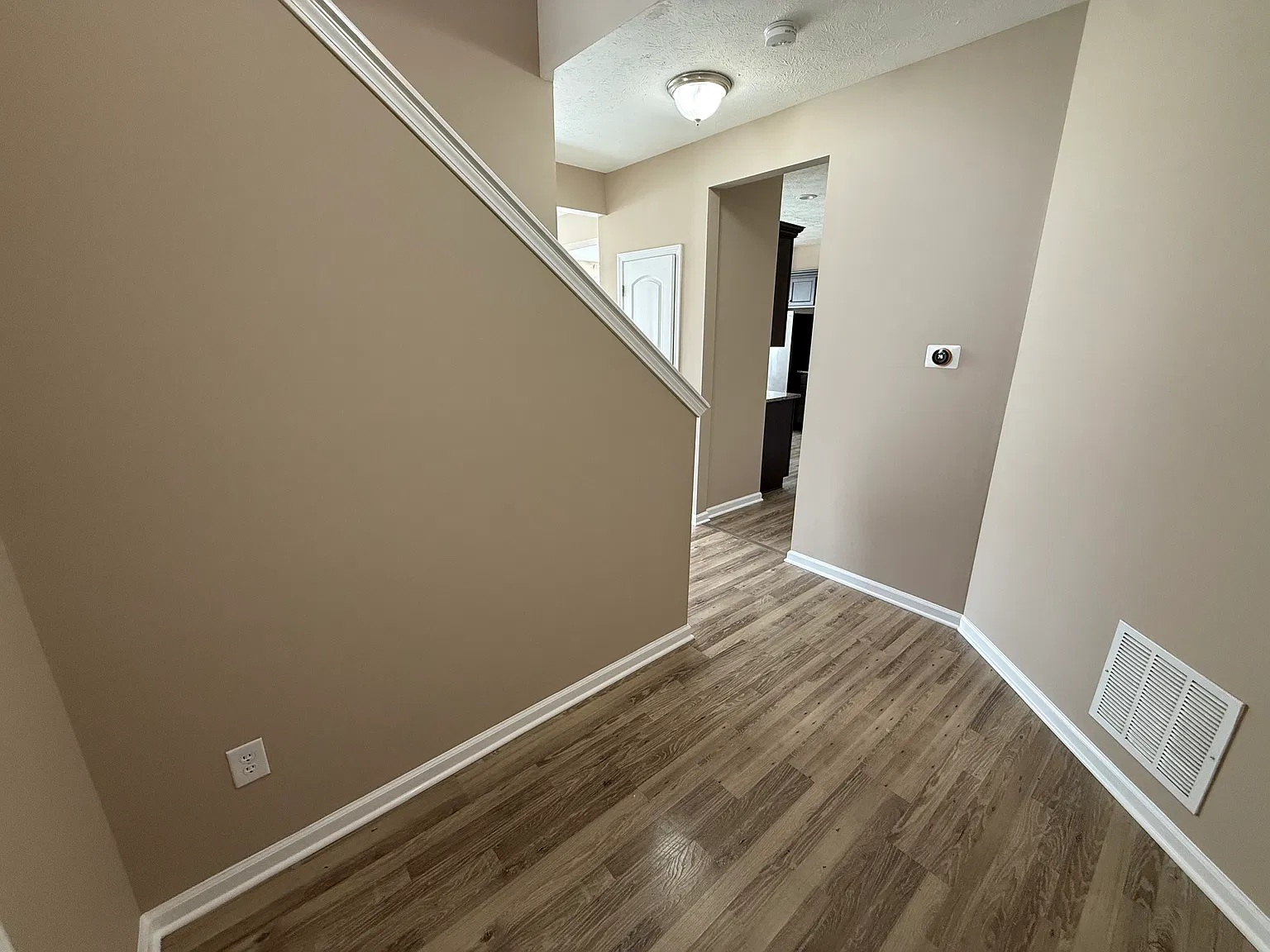 3 bed, 2.5 bath, 2130 sqft, $2,000 — Photo 4