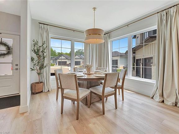 5th image of 10 Macneil Ct