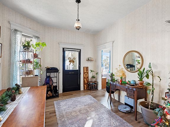 5th image of 219 Holt Ave