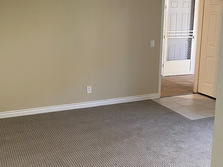555 Redondo Ave — Photo 11