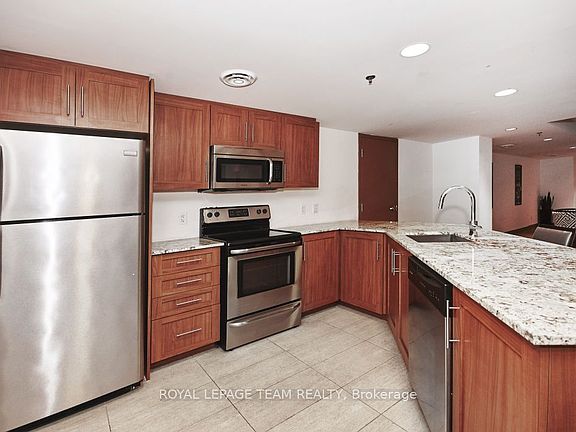 4th image of 242 Rideau St #1303