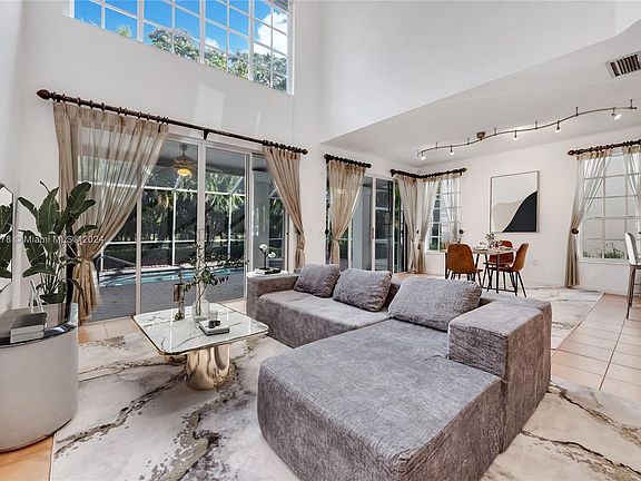 4th image of 4601 NW 93rd Doral Ct