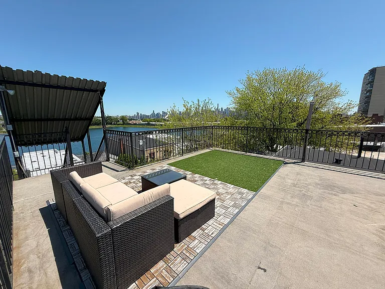 Private Terrace. Facing the reservoir and city views.