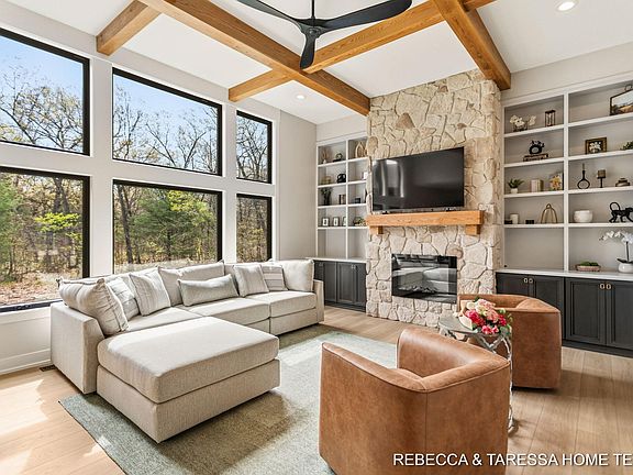 3rd image of 400 Sabine Dr #8