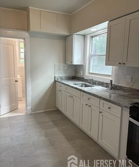 331 Somerset St — Photo 7