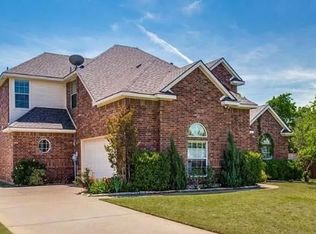 930 Roanoke Ct, Kennedale, TX 76060