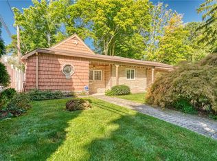 1005 Whitlock Rd, Rochester, NY 14609