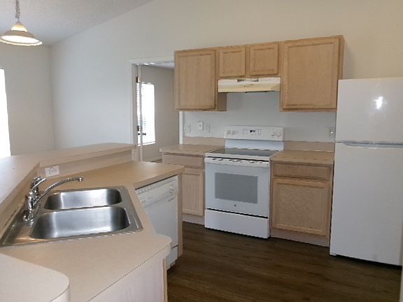 4th image of 58 Perkins Ln