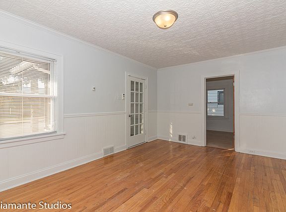 2nd image of 925 25th Ave