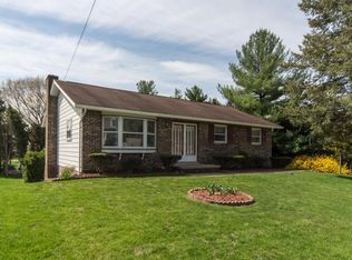 422 Delp Rd, Lancaster, PA 17601