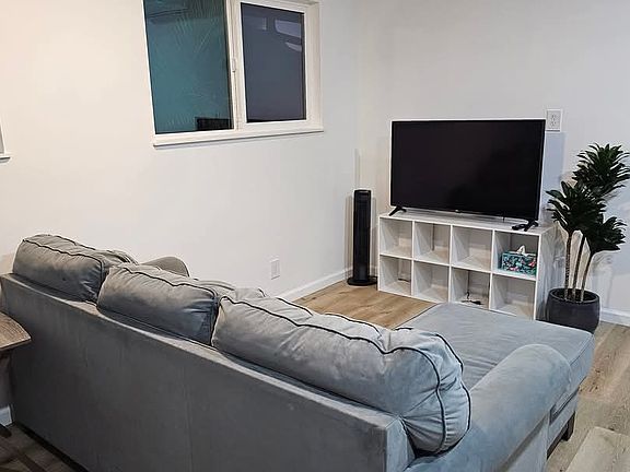 3rd image of 713 Keolu Dr