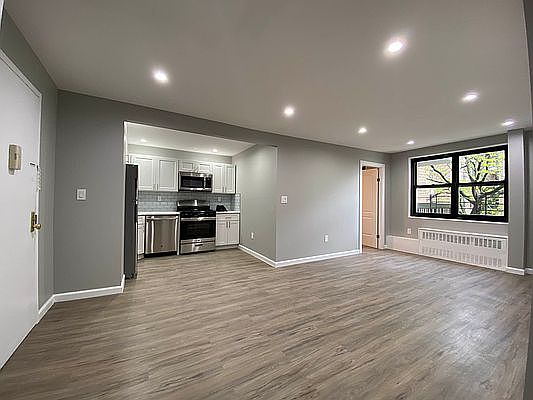 2nd image of 830 Magenta St APT 5K