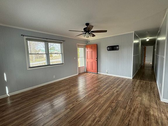Has TV mount for large screen tv