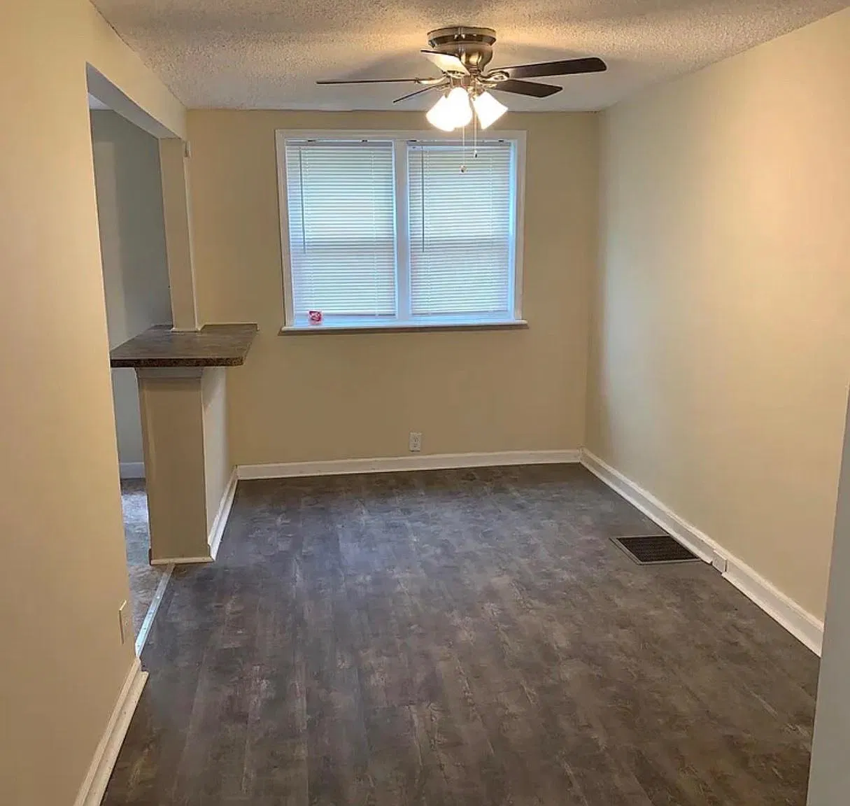 3 bed, 1.5 bath, 2000 sqft, $1,700 — Photo 4