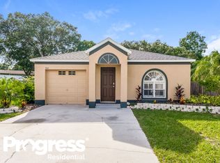 910 Lake Shore Ranch Dr, Seffner, FL 33584