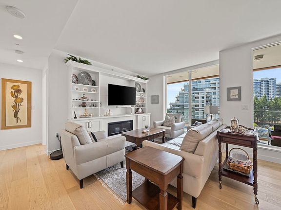 3rd image of 1439 George St #907