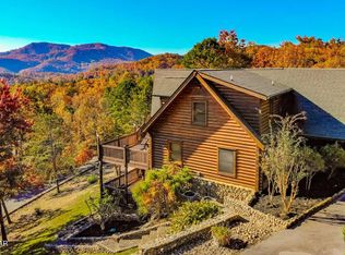 2748 Cats Paw Ln, Sevierville, TN 37862