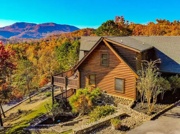 2748 Cats Paw Ln, Sevierville, TN 37862