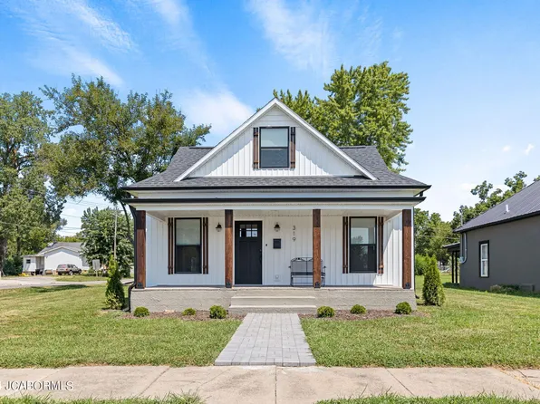 319 W North St, Eldon, MO 65026