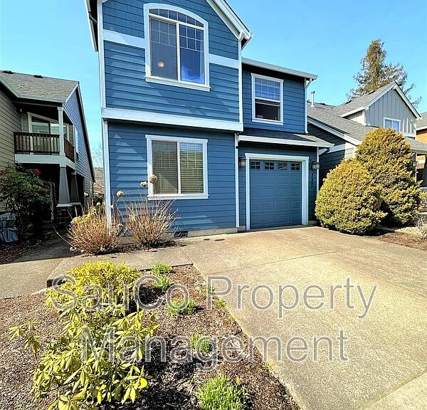 727 NE 65th Ct — Photo 2