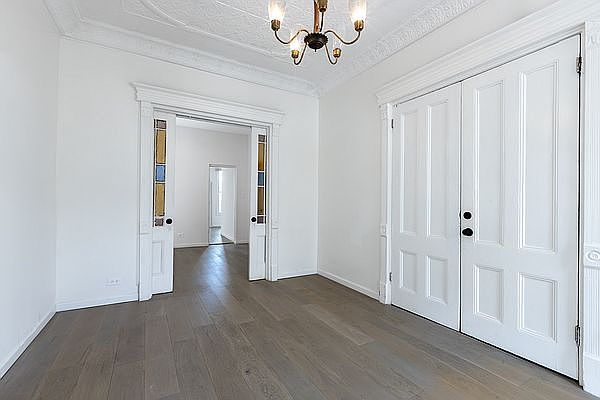 1st image of 26 Roosevelt Pl #1