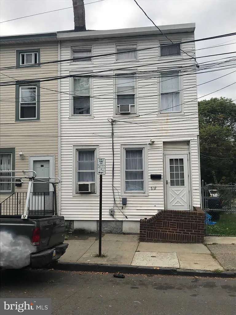515 Lamberton St photo 1