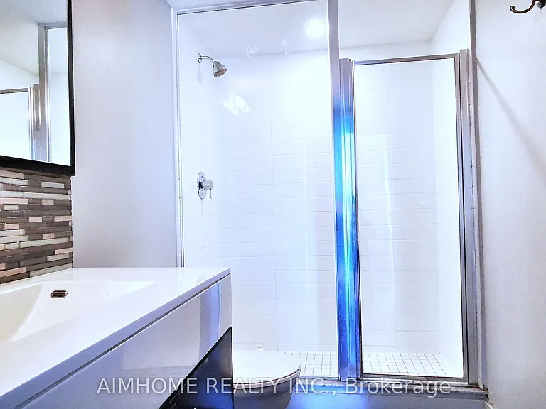 126 Simcoe St #1708 — Photo 17