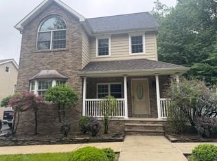 325 Sharrott Ave #1, Staten Island, NY 10309