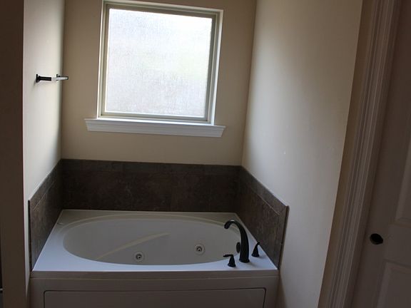 5th image of 5142 Fox Hunt Dr