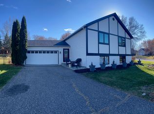 911 Saddlebrook Pass, Chanhassen, MN 55317