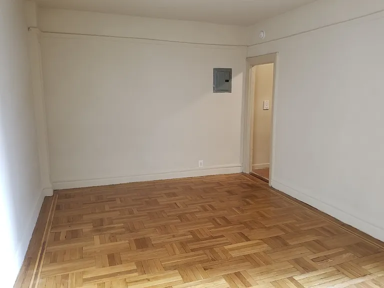 2305 Creston Ave #1D — Photo 3