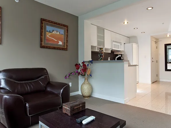 928 Beatty St #706, Vancouver, BC V6Z 3G6