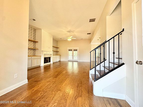 4th image of 626 Dudley Dr
