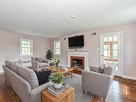 5th image of 4461 Mount Royal Blvd