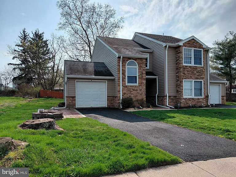 228 Spring House Ln — Photo 5