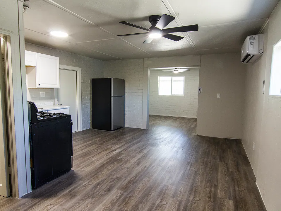 130 E Navajo Rd #3