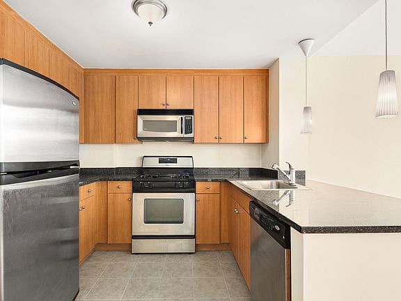 2nd image of 455 Main St APT 10K
