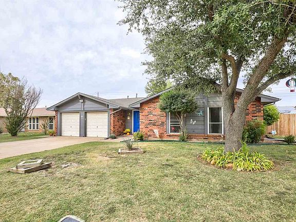 3rd image of 4528 NE Highlander Cir