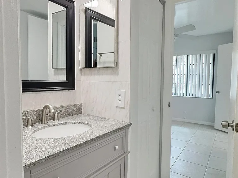 2652 Riverside Dr — Photo 6