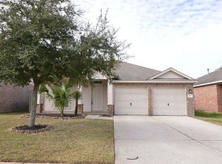 8715 E Highlands Xing, Highlands, TX 77562