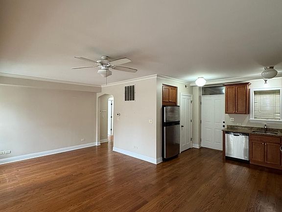 5th image of 2702 W Ainslie St #G