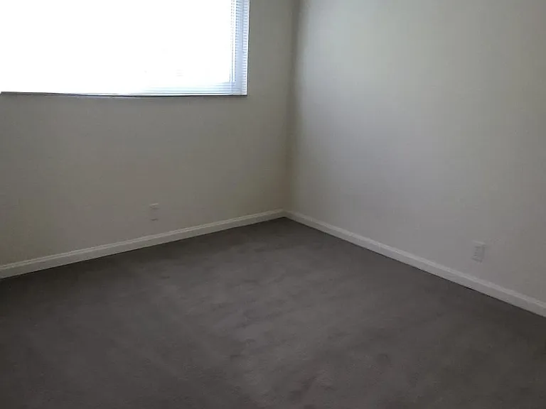 2313 Roosevelt Ave #6 — Photo 2