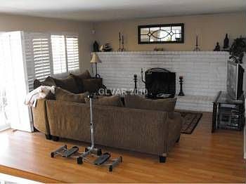 3rd image of 4154 Pequeno Ave
