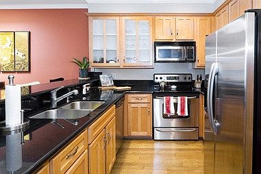 5th image of 1685 Oak St APT 301